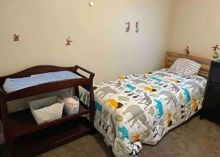 Ferienhaus Family Friendly 4-bdrm 3.5 Bath W Guest