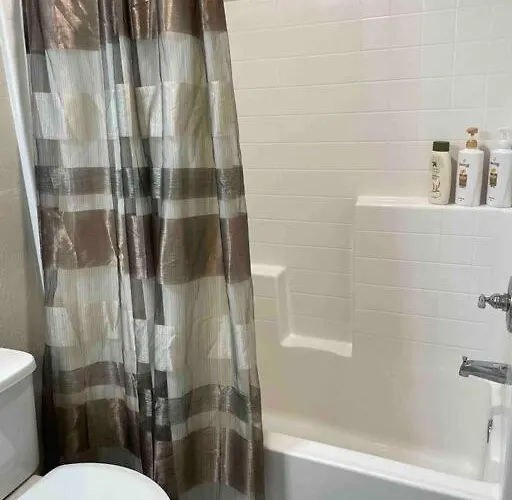 Family Friendly 4-bdrm 3.5 Bath W Guest