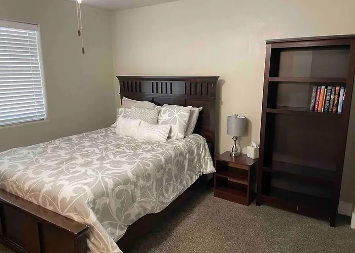 Family Friendly 4-bdrm 3.5 Bath W Guest * Flagstaff