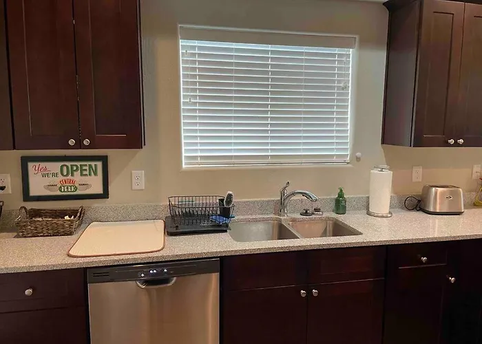Family Friendly 4-bdrm 3.5 Bath W Guest Ferienhaus