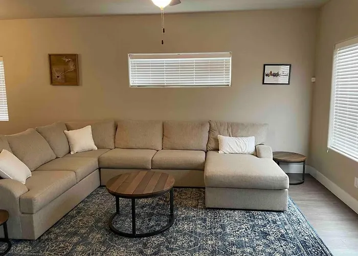 Family Friendly 4-bdrm 3.5 Bath W Guest Ferienhaus