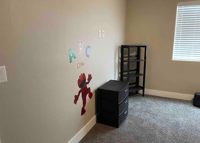 Family Friendly 4-bdrm 3.5 Bath W Guest Flagstaff