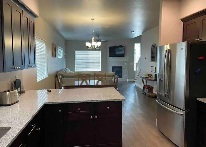 Family Friendly 4-bdrm 3.5 Bath W Guest * Flagstaff