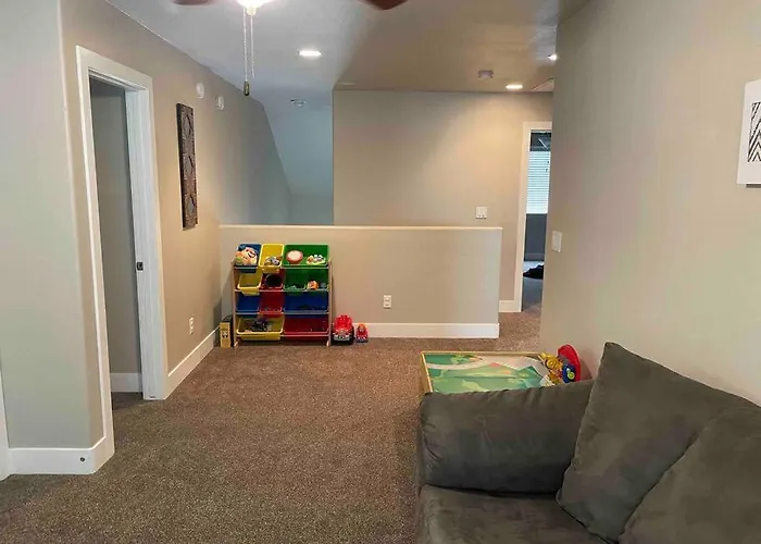 Family Friendly 4-bdrm 3.5 Bath W Guest Ferienhaus