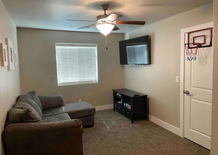 Ferienhaus Family Friendly 4-bdrm 3.5 Bath W Guest