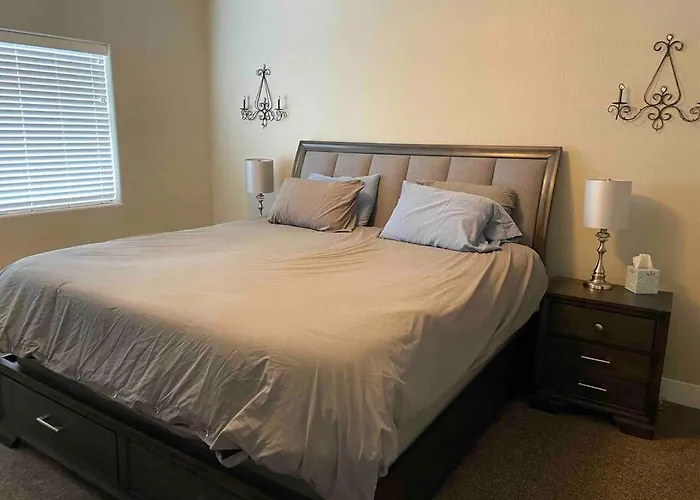 Family Friendly 4-bdrm 3.5 Bath W Guest